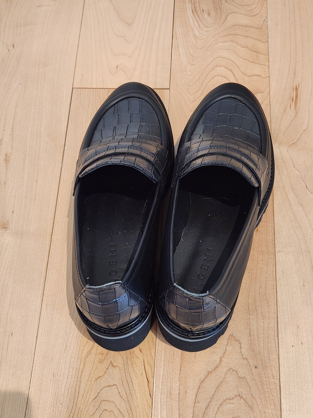 M Gemi Women's Black Croc-Embossed Leather Loafers